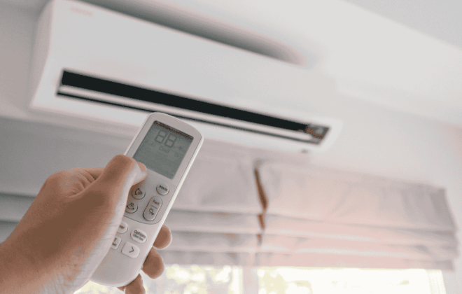 Remote AC nggak berfungsi? Ini cara resetnya berdasarkan merek!
