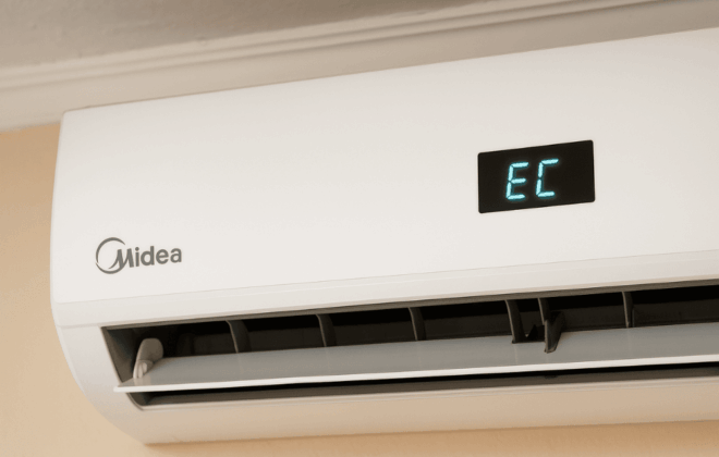 Kode EC di AC Midea? Apakah akrena freon habis atau sensor rusak?
