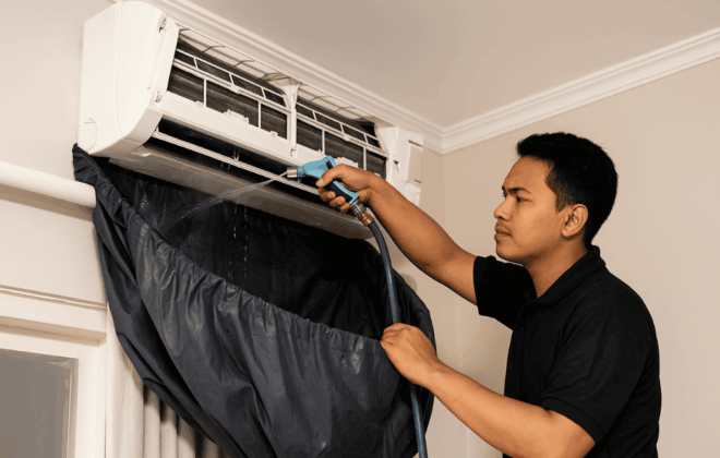 Kalau cuci AC sendiri apakah aman? Inilah saatnya harus panggil teknisi!